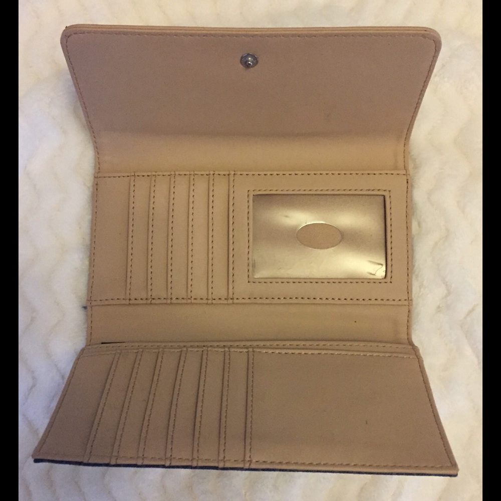 Guess Wallet - Picture 3 of 5
